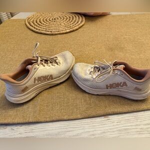 Hoka Solimar Women’s Sneakets size 7.5B vanilla 
‼️FREE SHIPPING ‼️